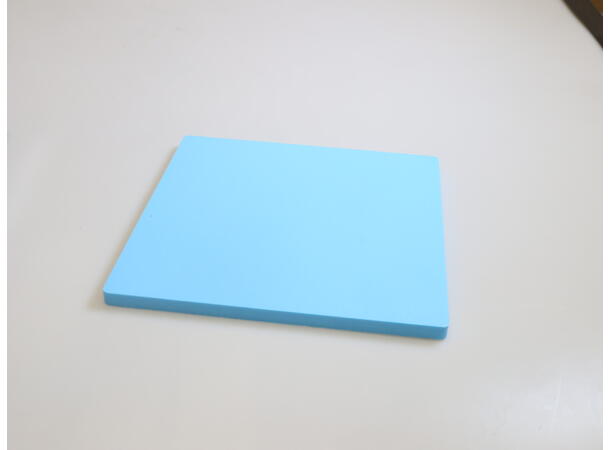 CUTTING BOARD 10"X10" 1/2" ( BLUE) 