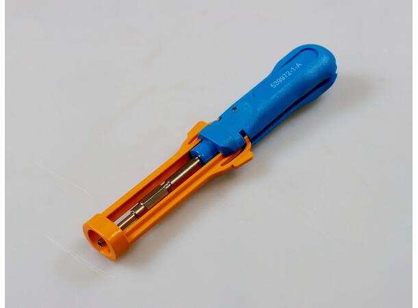 Pushout tool for AMP-connectio on pins 